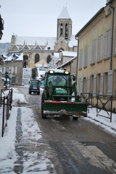 Les tracteurs et le personnel communal en action