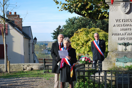 Lecture par le maire du message du secrétaire d'Etat aux anciens combattants