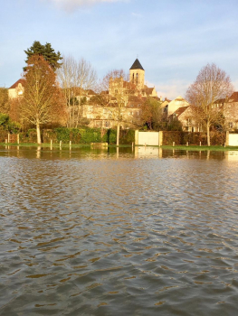 L'église vue des bords de Seine, le 27 janvier