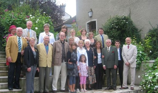 La famille réunie à la sortie de la cérémonie