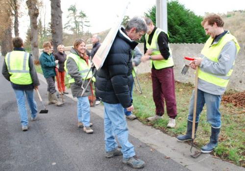 Plantation de bulbes avenue des Millonets