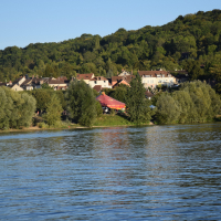 Le chapiteau vu de la Seine